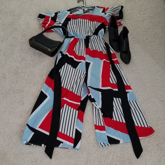 Wide Leg Romper/ Jumpsuit Size 0XL! PRE-OWNED! - Picture 3 of 8